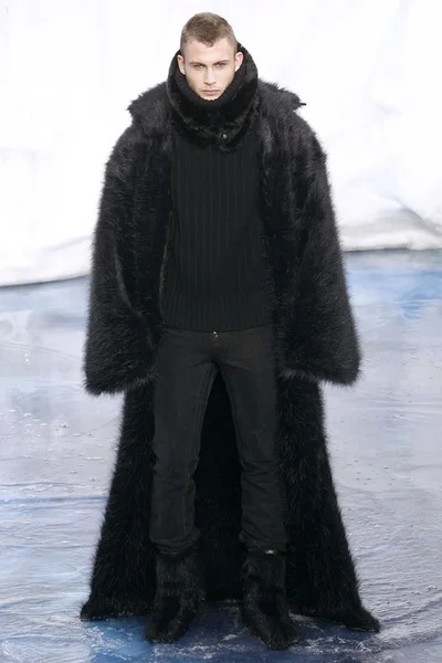 Look 63